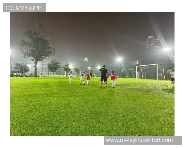 掌握足球动作要领提升球技的实用技巧与训练方法分享